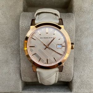 Burberry women’s beige leather rose gold watch